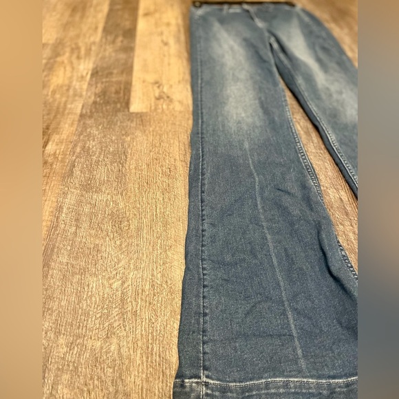 Old Navy Blue Flare & Wide Leg Jeans - Picture 5 of 12